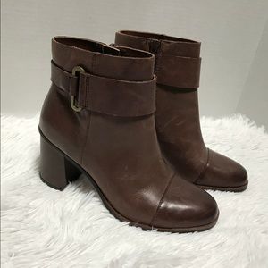 NEW - Korks decola bootie